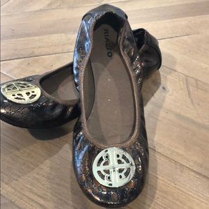 Size 9 Rialto brown flats